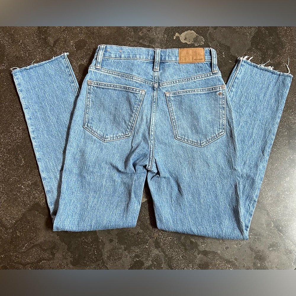 Madewell | The Perfect Vintage Jean in Earlside Wash: Raw Hem Edition - Picture 11 of 13